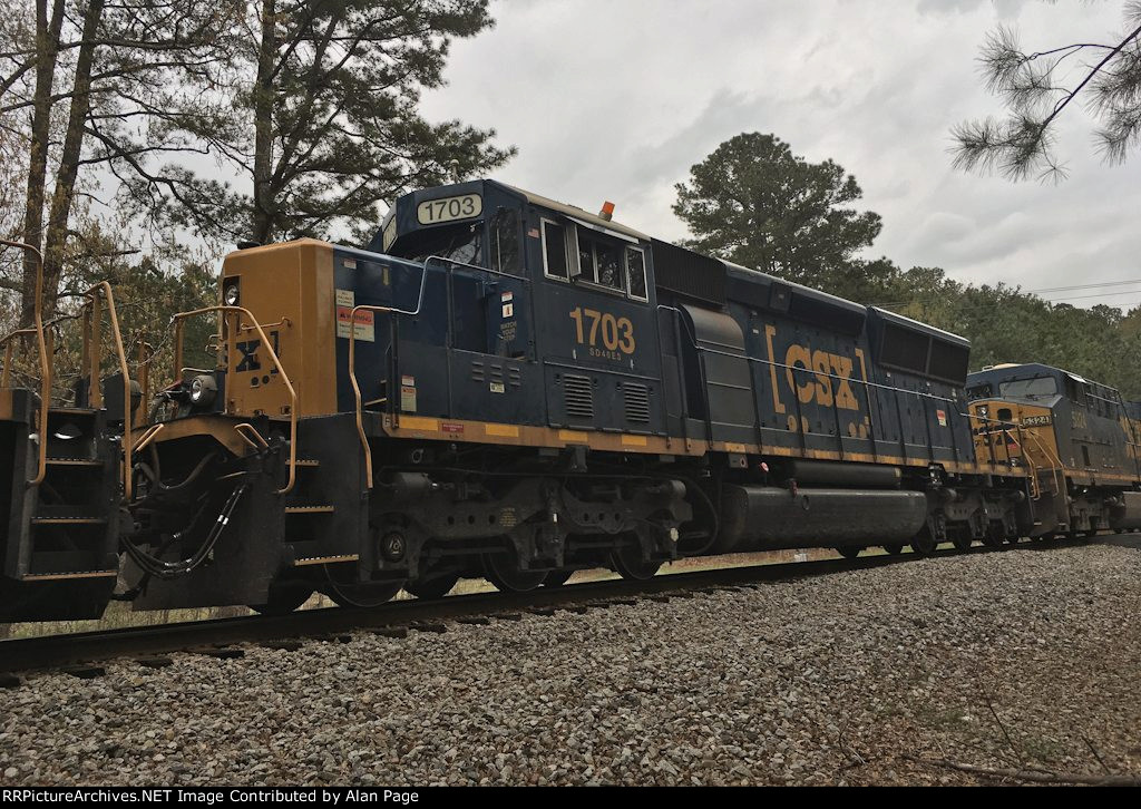 CSX SD40E3 1703 runs second